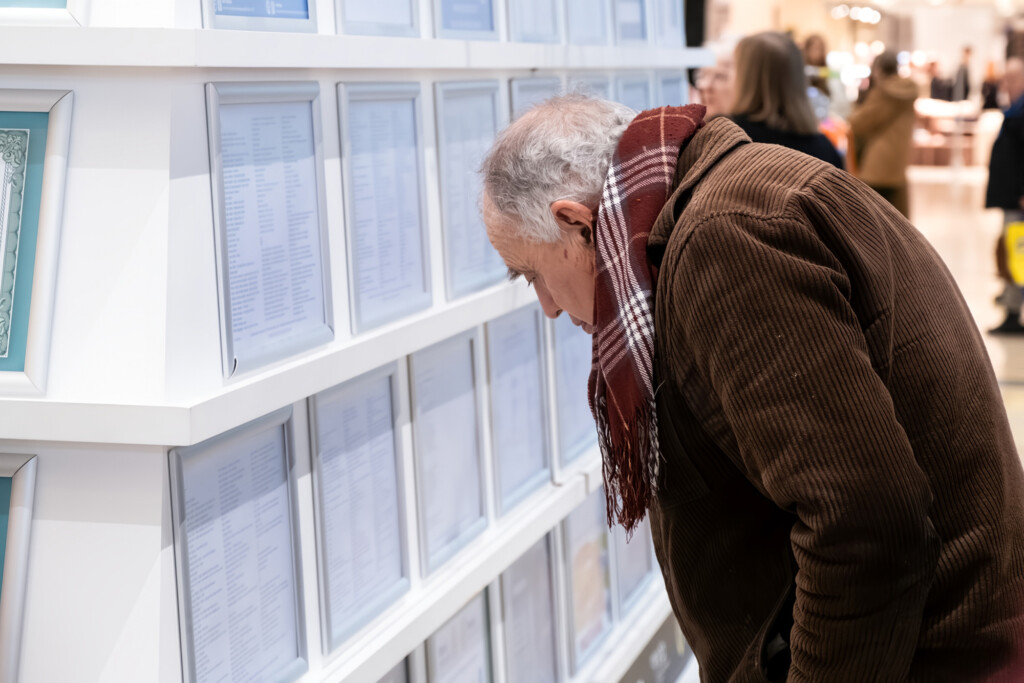 Tree of light pen Day name search